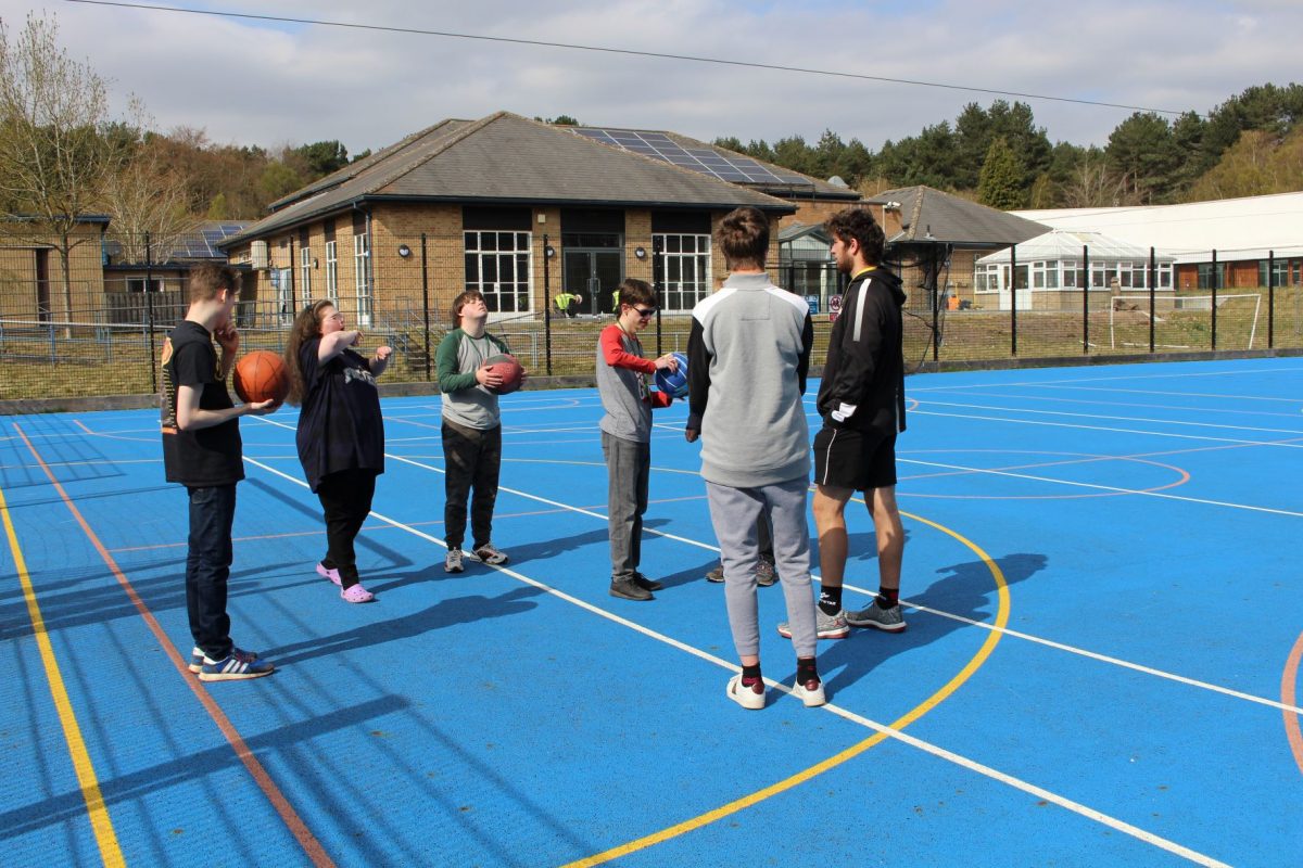 Volunteer teaching sports